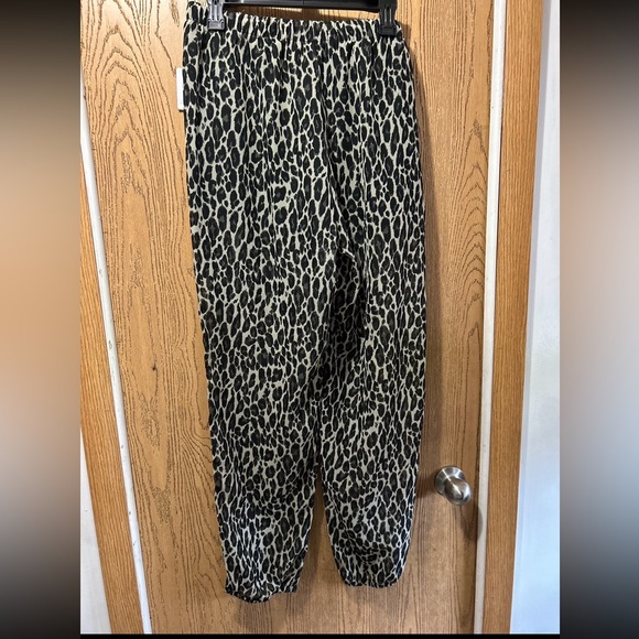 NWT Charlotte Russe dressy pants in a size Large - Picture 2 of 4
